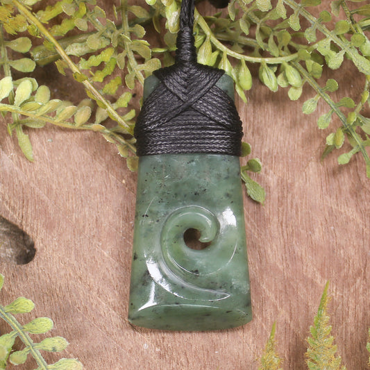 Toki with Koru pounamu pendant - NZ Greenstone