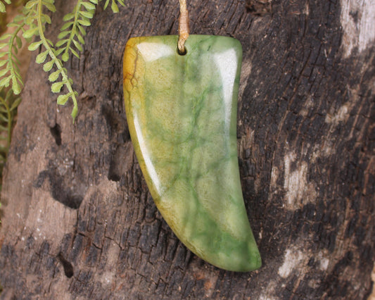 Flower Jade Pounamu Tooth pendant - NZ Greenstone