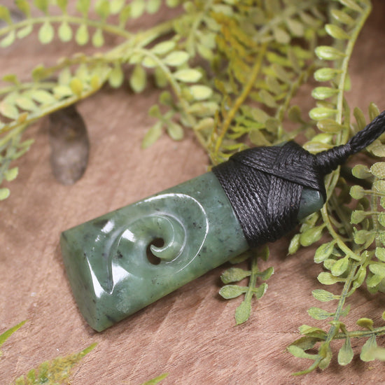 Toki with Koru pounamu pendant - NZ Greenstone