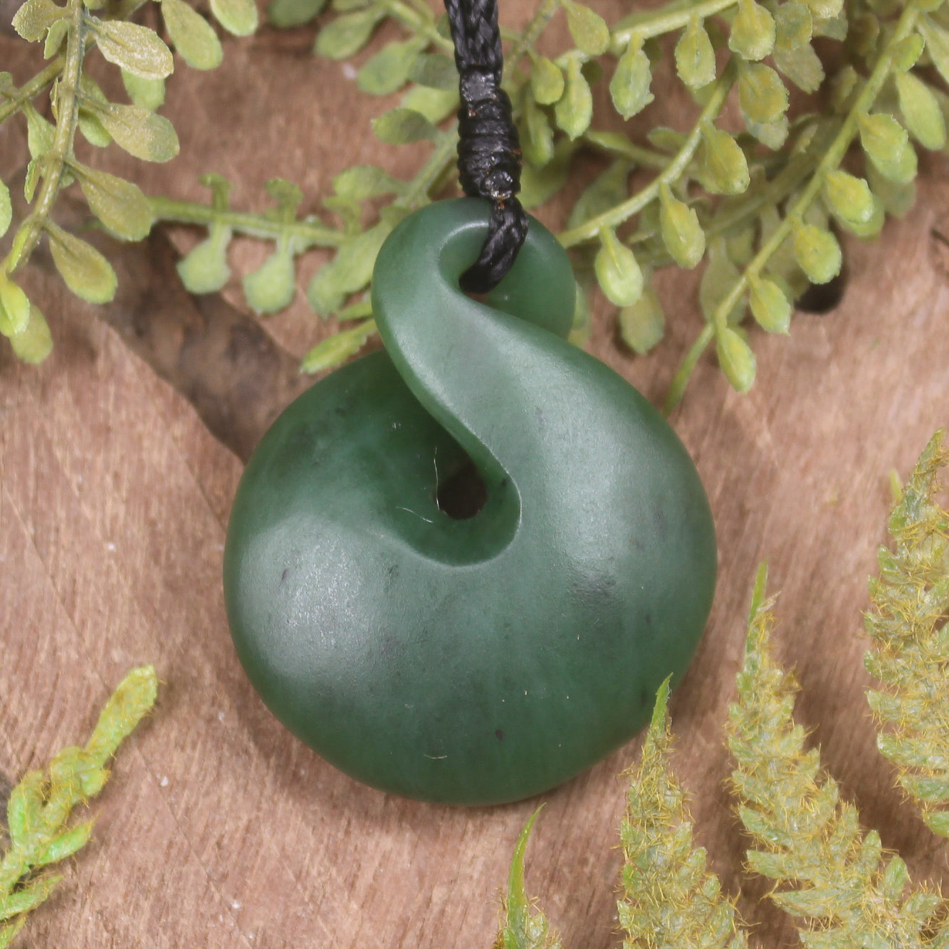 Twist or Pikorua carved from Hapopo Pounamu - NZ Greenstone