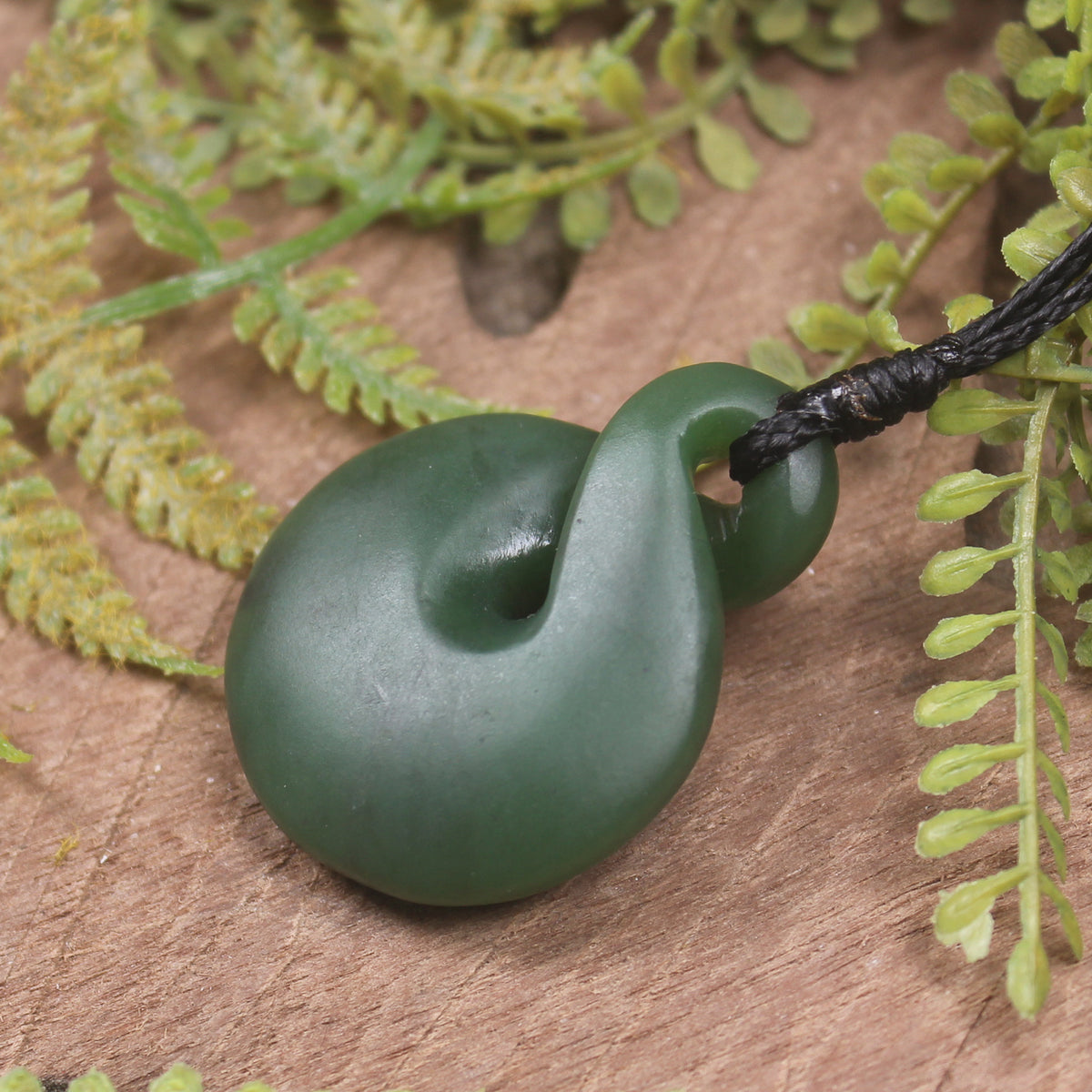 Twist or Pikorua carved from Hapopo Pounamu - NZ Greenstone