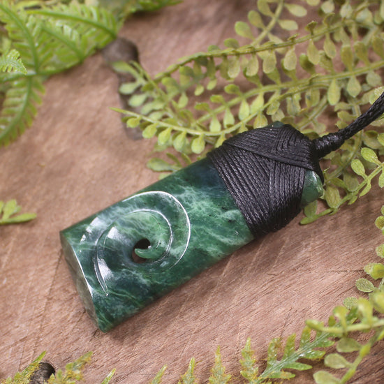 Kawakawa Pounamu Toki with Koru