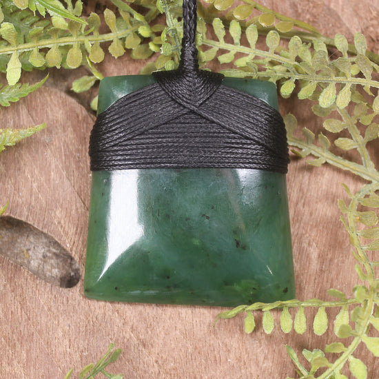 Hapopo Pounamu Toki - NZ Greenstone