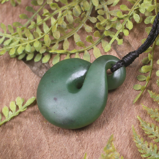 Twist or Pikorua carved from Hapopo Pounamu - NZ Greenstone