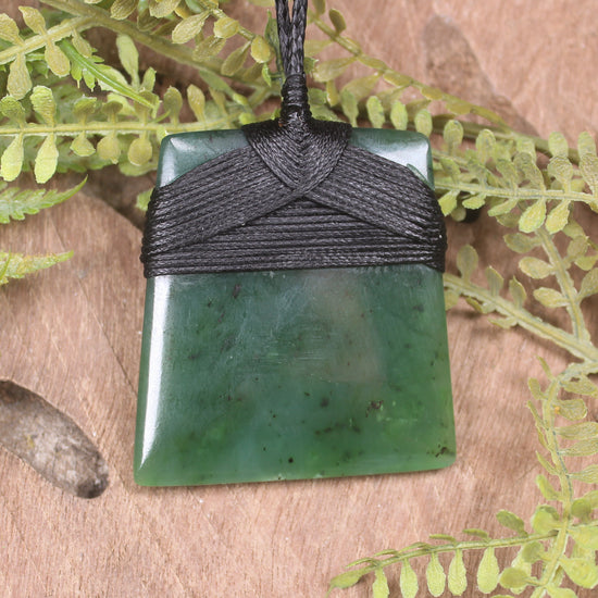 Hapopo Pounamu Toki - NZ Greenstone