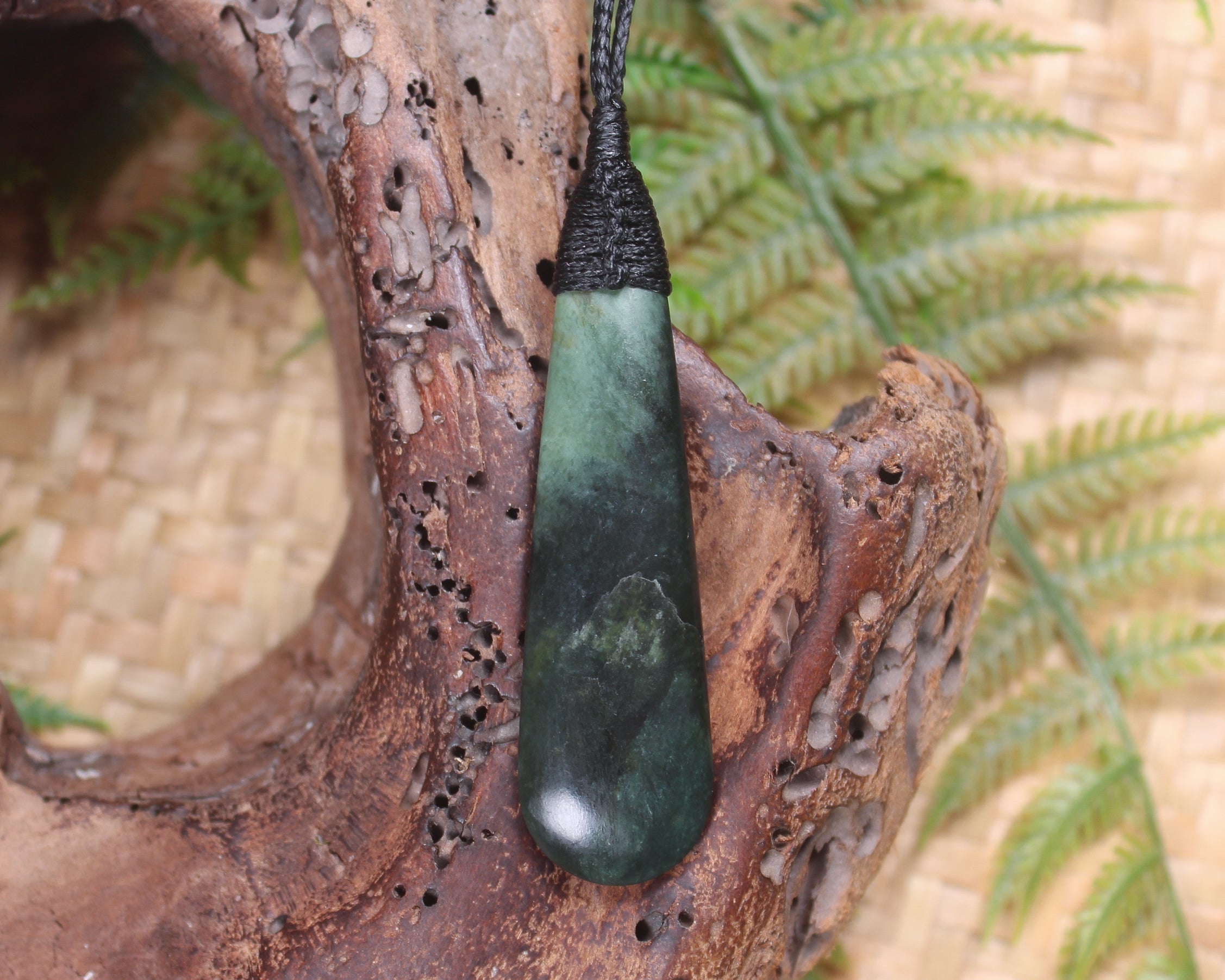 Kawakawa Pounamu Roimata Pendant - NZ Greenstone