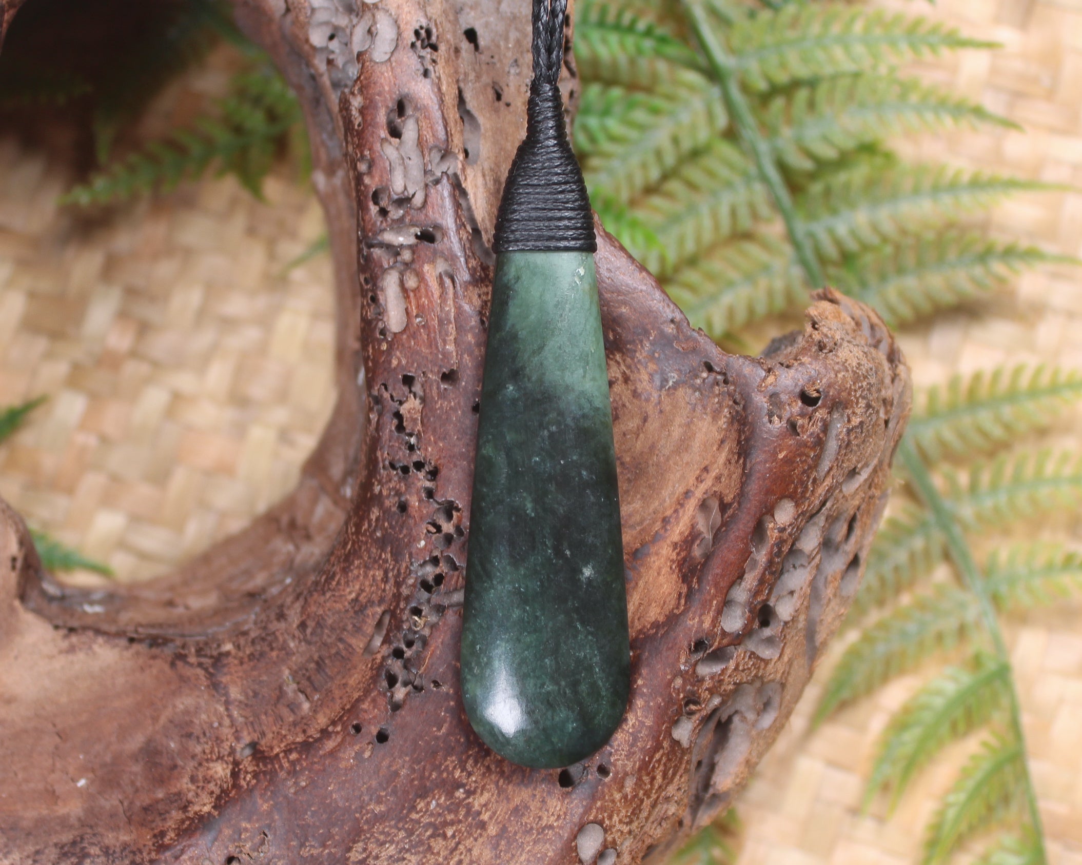 Kawakawa Pounamu Roimata Pendant - NZ Greenstone