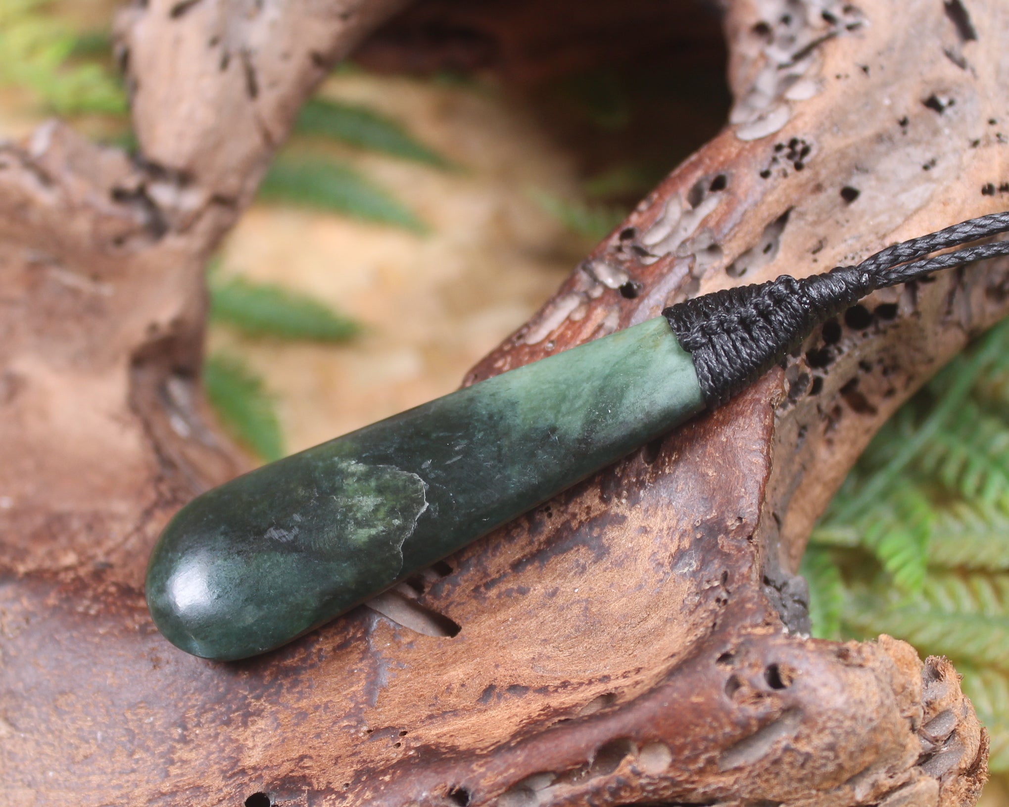 Kawakawa Pounamu Roimata Pendant - NZ Greenstone