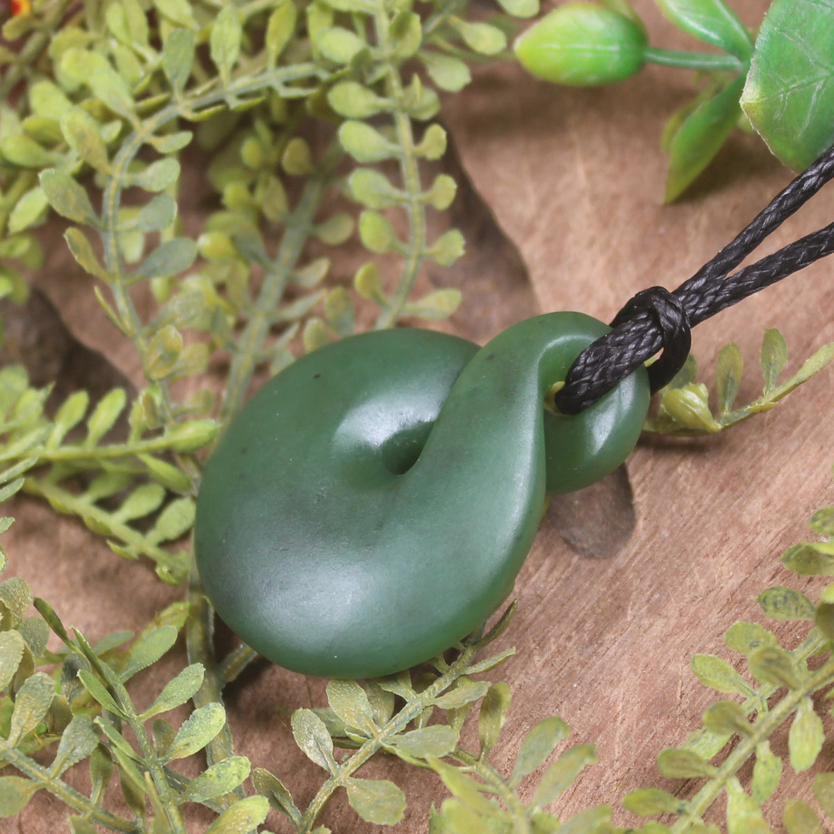 Twist or Pikorua carved from Hapopo Pounamu - NZ Greenstone