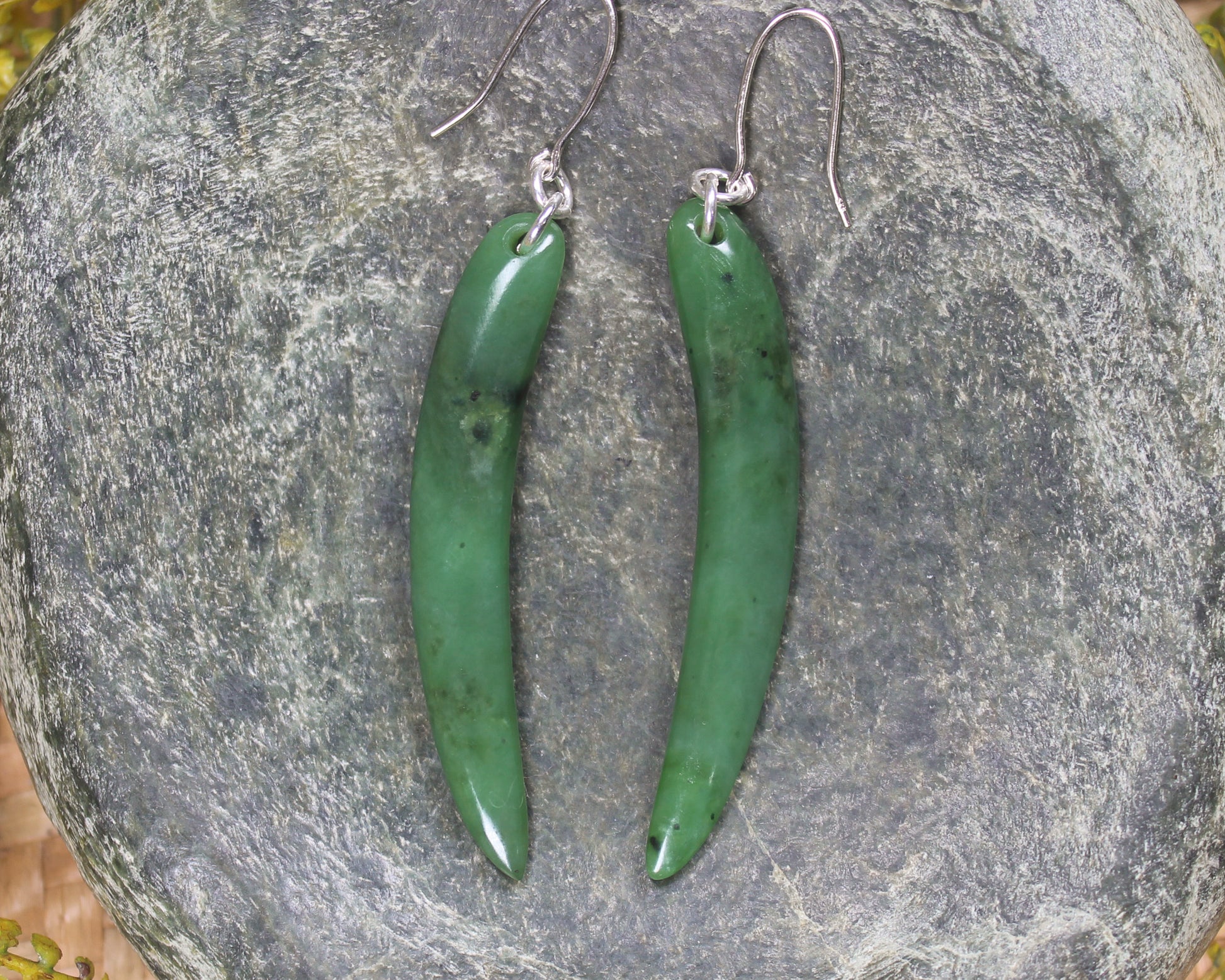 Huia Beak earrings carved from Hapopo Pounamu - NZ Greenstone