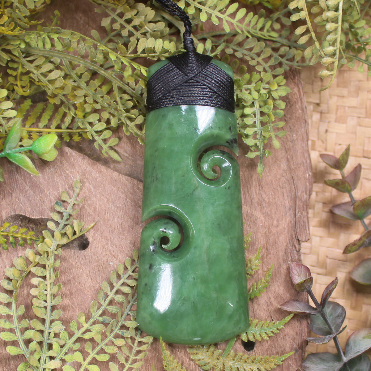 Hapopo Pounamu Toki with Koru - NZ Greenstone