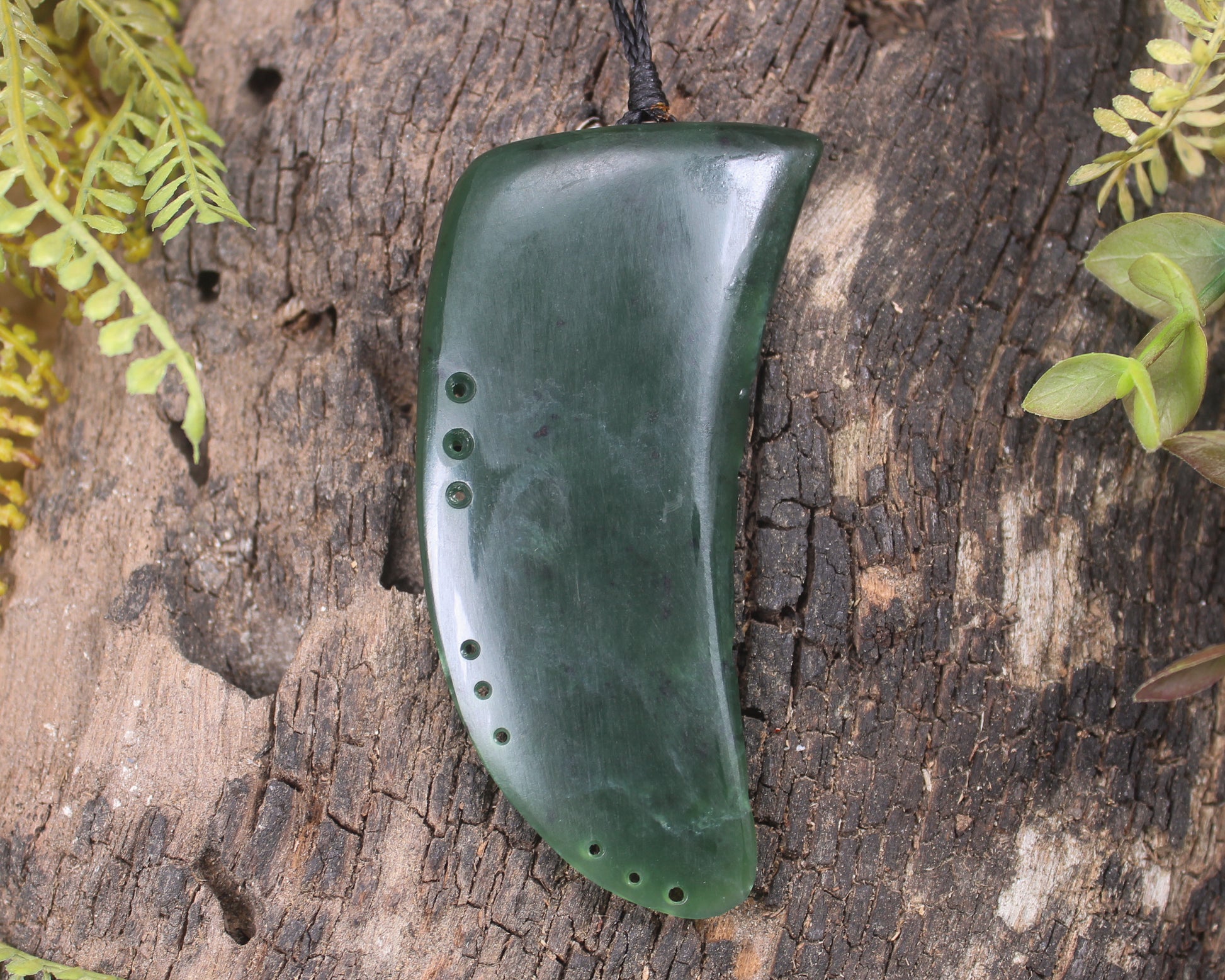 Taniwha Tooth or Niho carved from Kawakawa Pounamu - NZ Greenstone