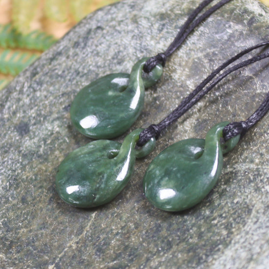 Twist or Pikorua Pendant carved from Hapopo Pounamu - NZ Greenstone