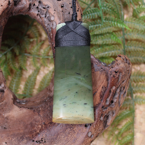 Toki or Adze Pendant carved from Inanga Pounamu - NZ Greenstone