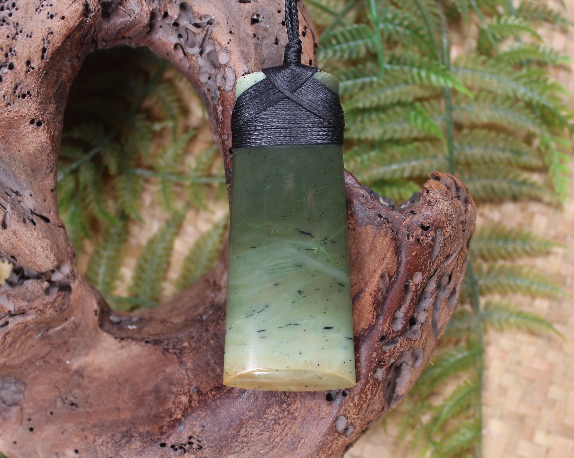 Toki or Adze Pendant carved from Inanga Pounamu - NZ Greenstone