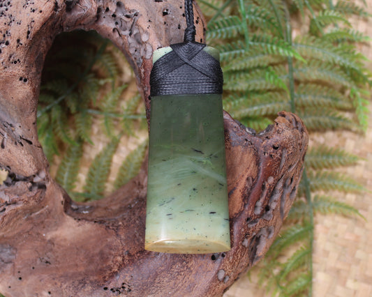 Toki or Adze Pendant carved from Inanga Pounamu - NZ Greenstone