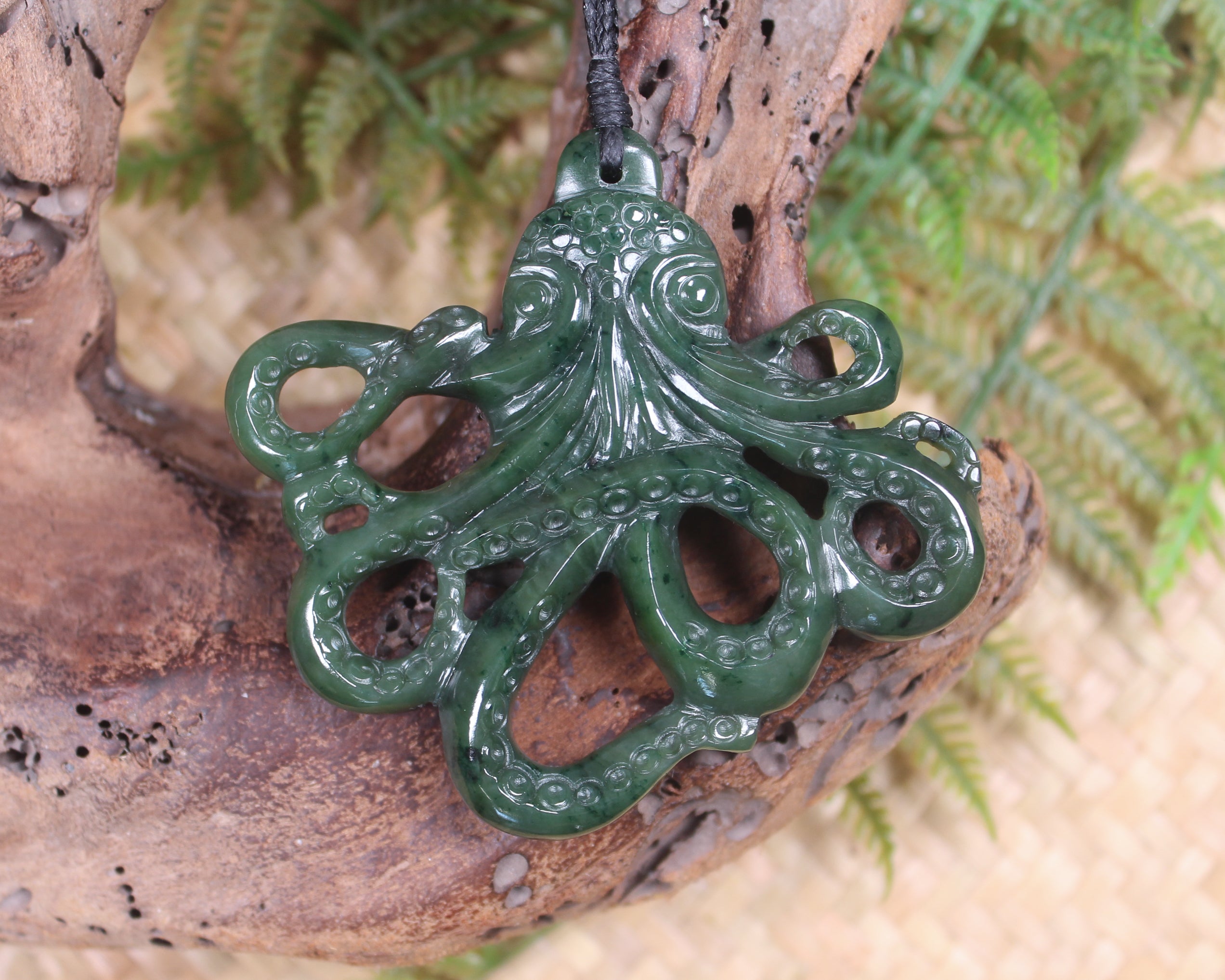 Te Wheke or Octopus Pendant carved from Kawakawa Pounamu - NZ Greenstone