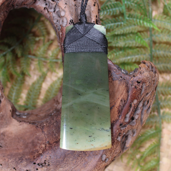 Toki or Adze Pendant carved from Inanga Pounamu - NZ Greenstone