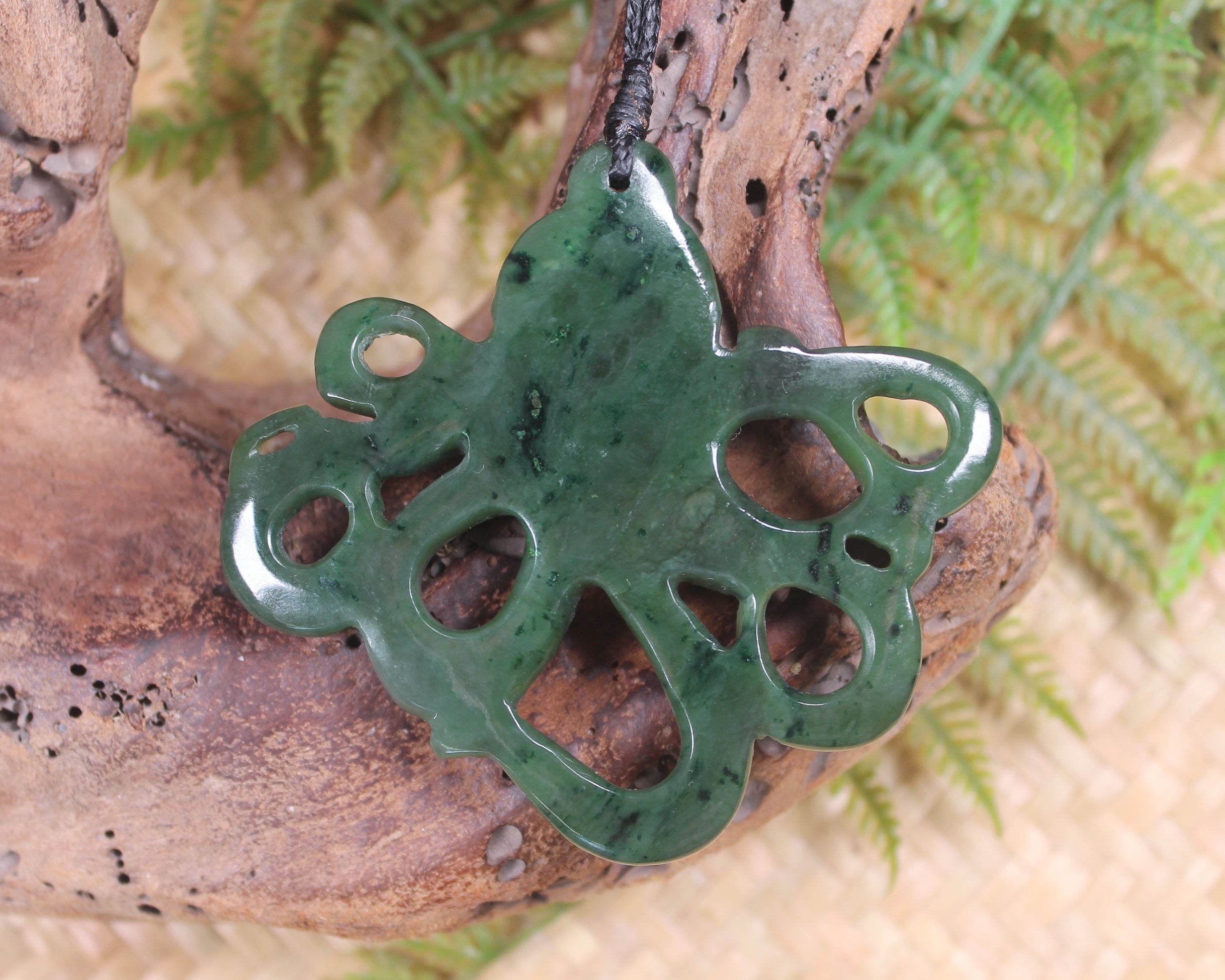 Te Wheke or Octopus Pendant carved from Kawakawa Pounamu - NZ Greenstone