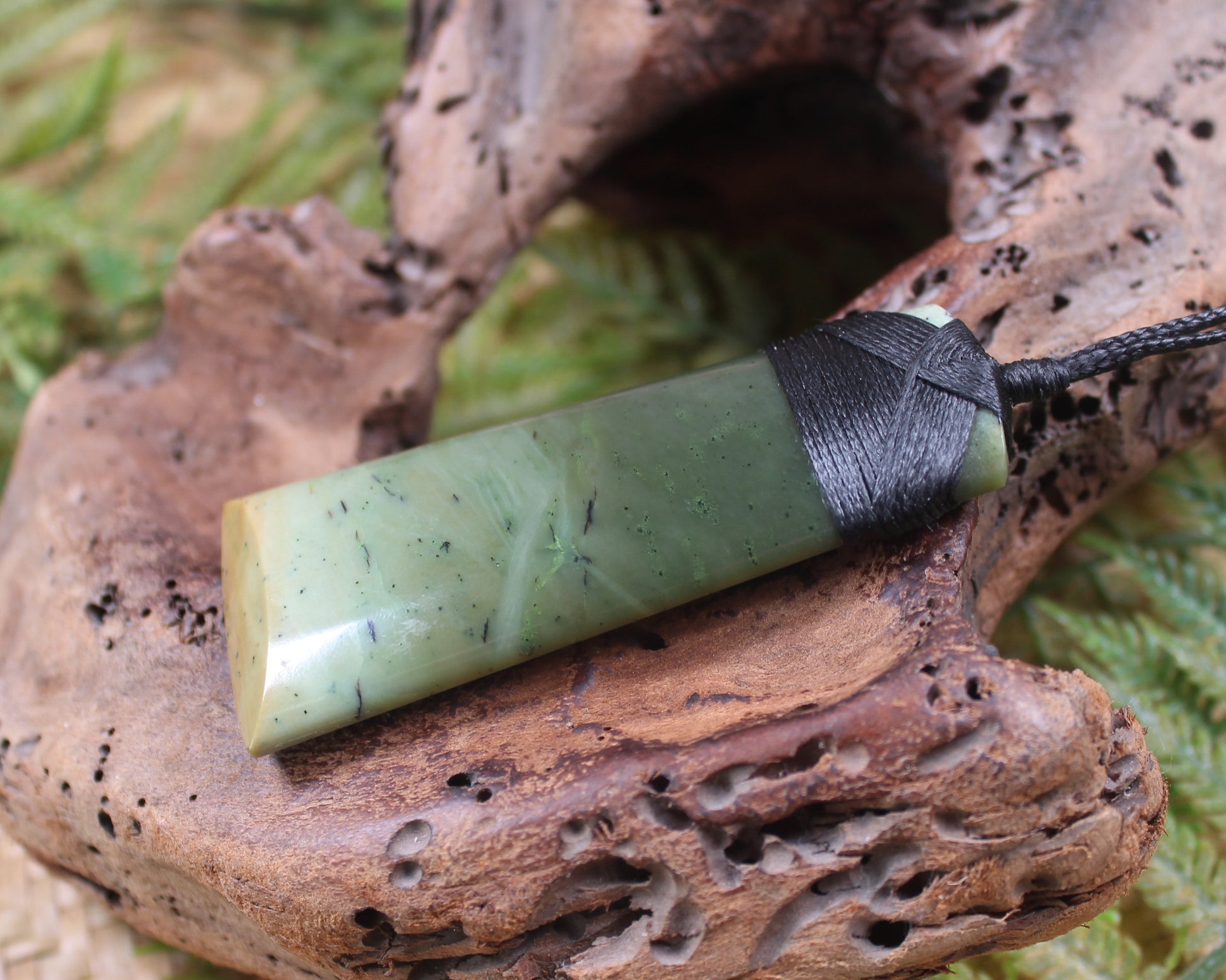 Toki or Adze Pendant carved from Inanga Pounamu - NZ Greenstone