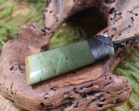 Toki or Adze Pendant carved from Inanga Pounamu - NZ Greenstone