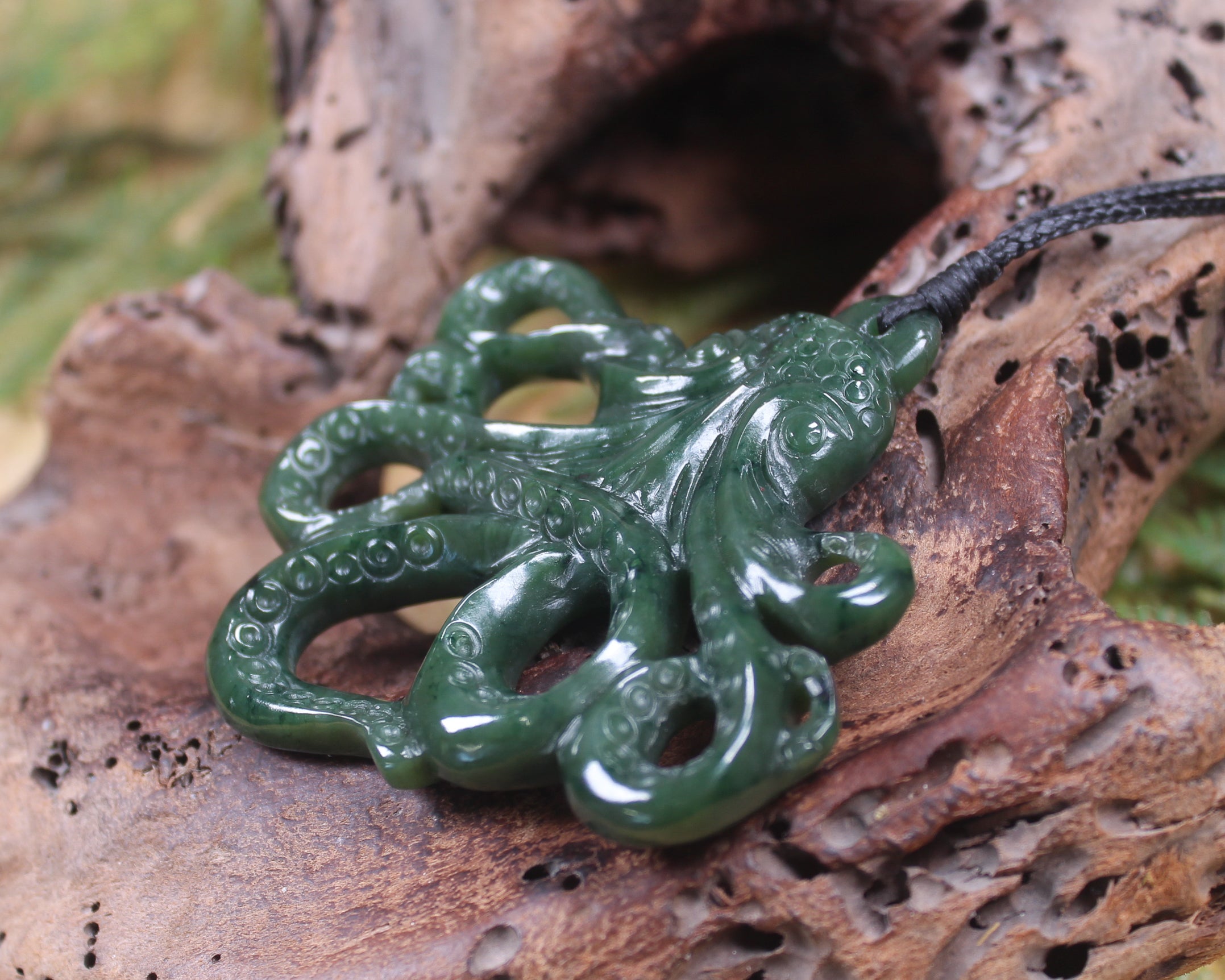 Te Wheke or Octopus Pendant carved from Kawakawa Pounamu - NZ Greenstone