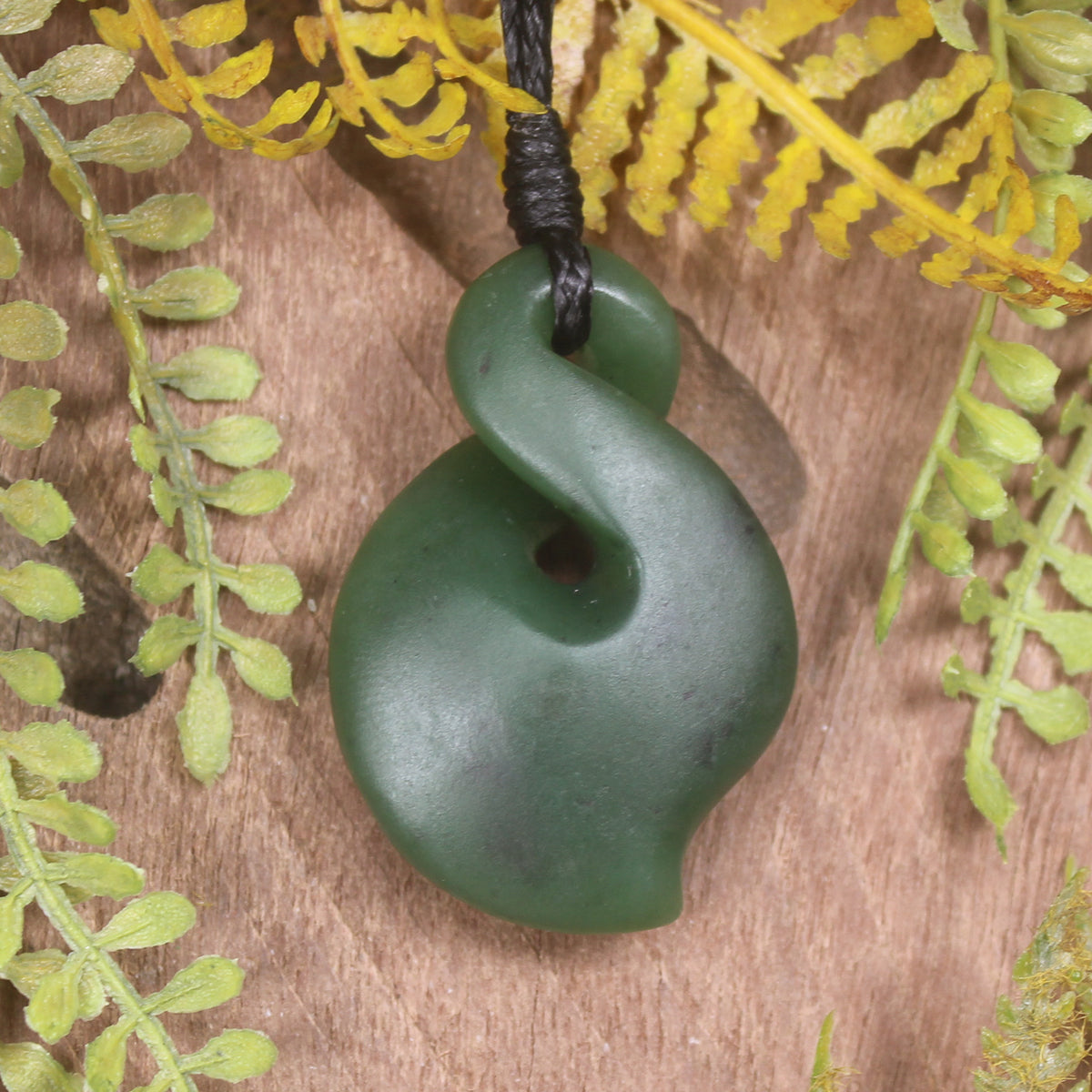 Twist or Pikorua carved from Hapopo Pounamu - NZ Greenstone