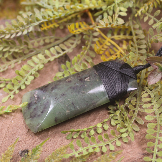 Hapopo Pounamu Toki - NZ Greenstone