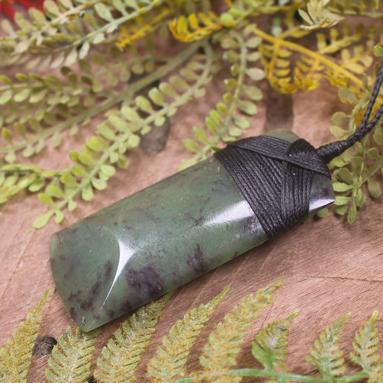 Hapopo Pounamu Toki - NZ Greenstone