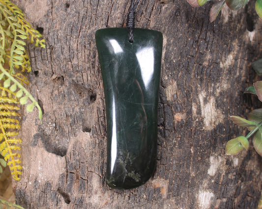 Taniwha Tooth or Niho carved from Kawakawa Pounamu - NZ Greenstone
