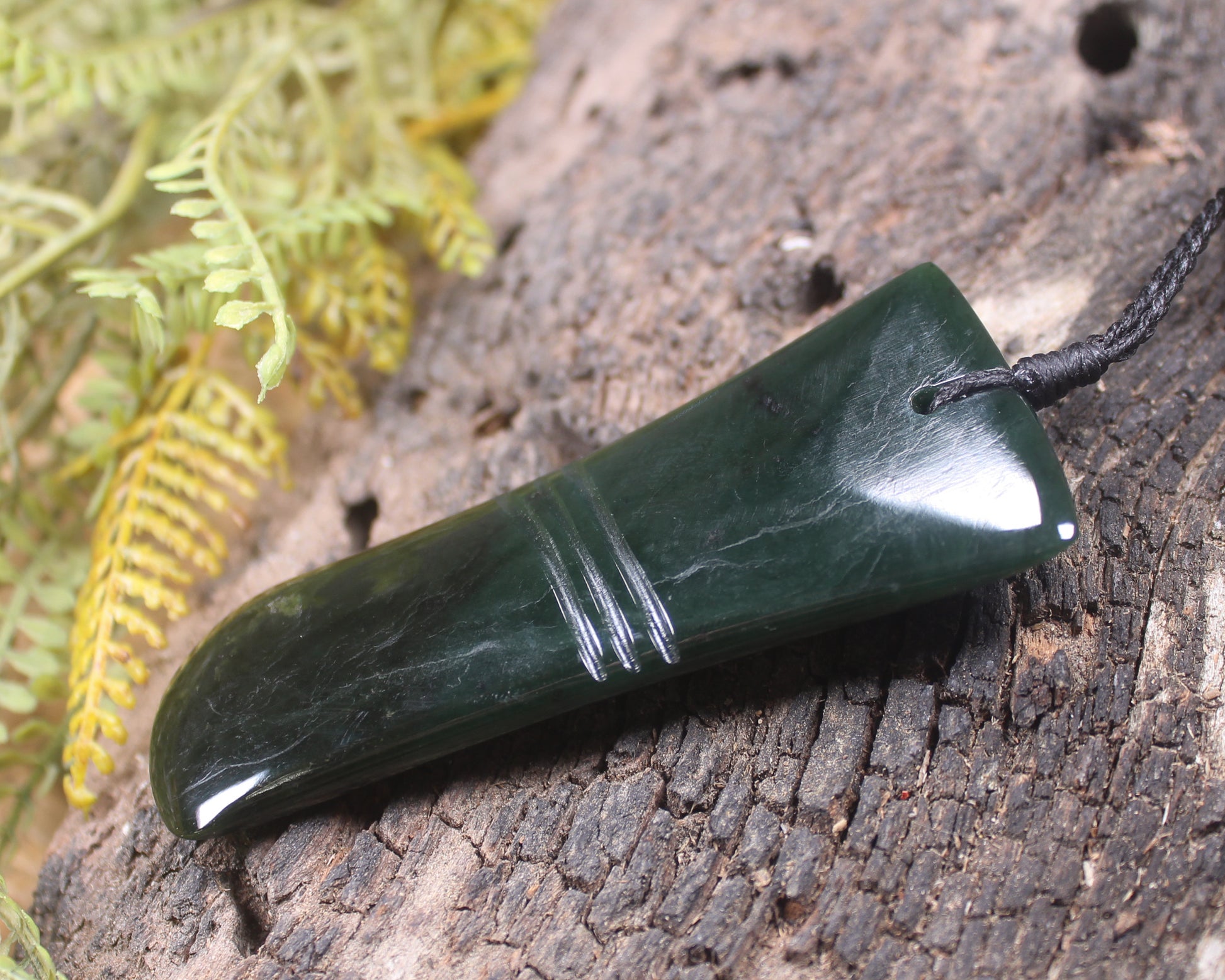 Taniwha Tooth or Niho carved from Kawakawa Pounamu - NZ Greenstone