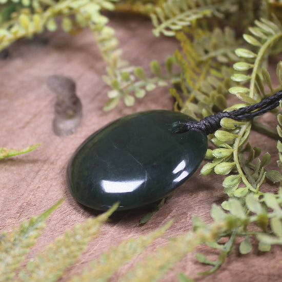 NZ Greenstone Porowhita Pendant Kawakawa Pounamu