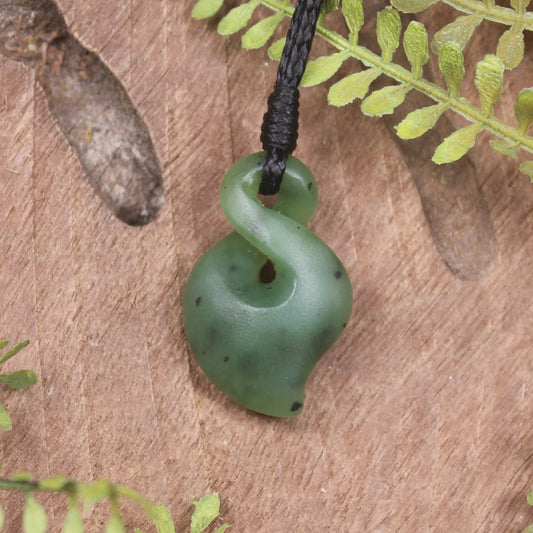 Twist or Pikorua carved from Hapopo Pounamu - NZ Greenstone