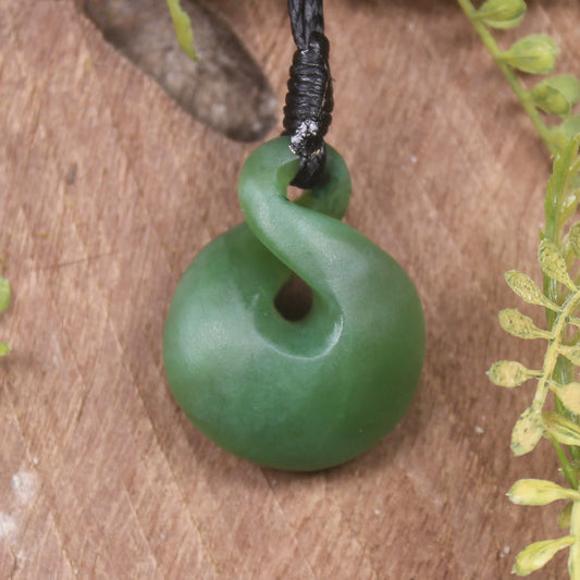 Twist or Pikorua carved from Hapopo Pounamu - NZ Greenstone