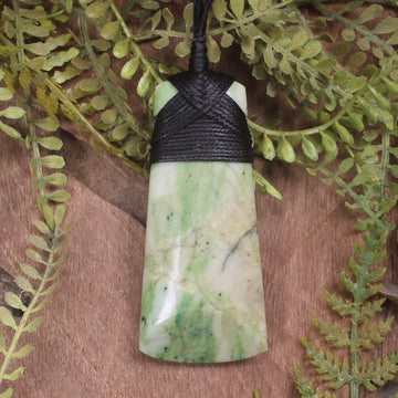 Diopside toki pendant