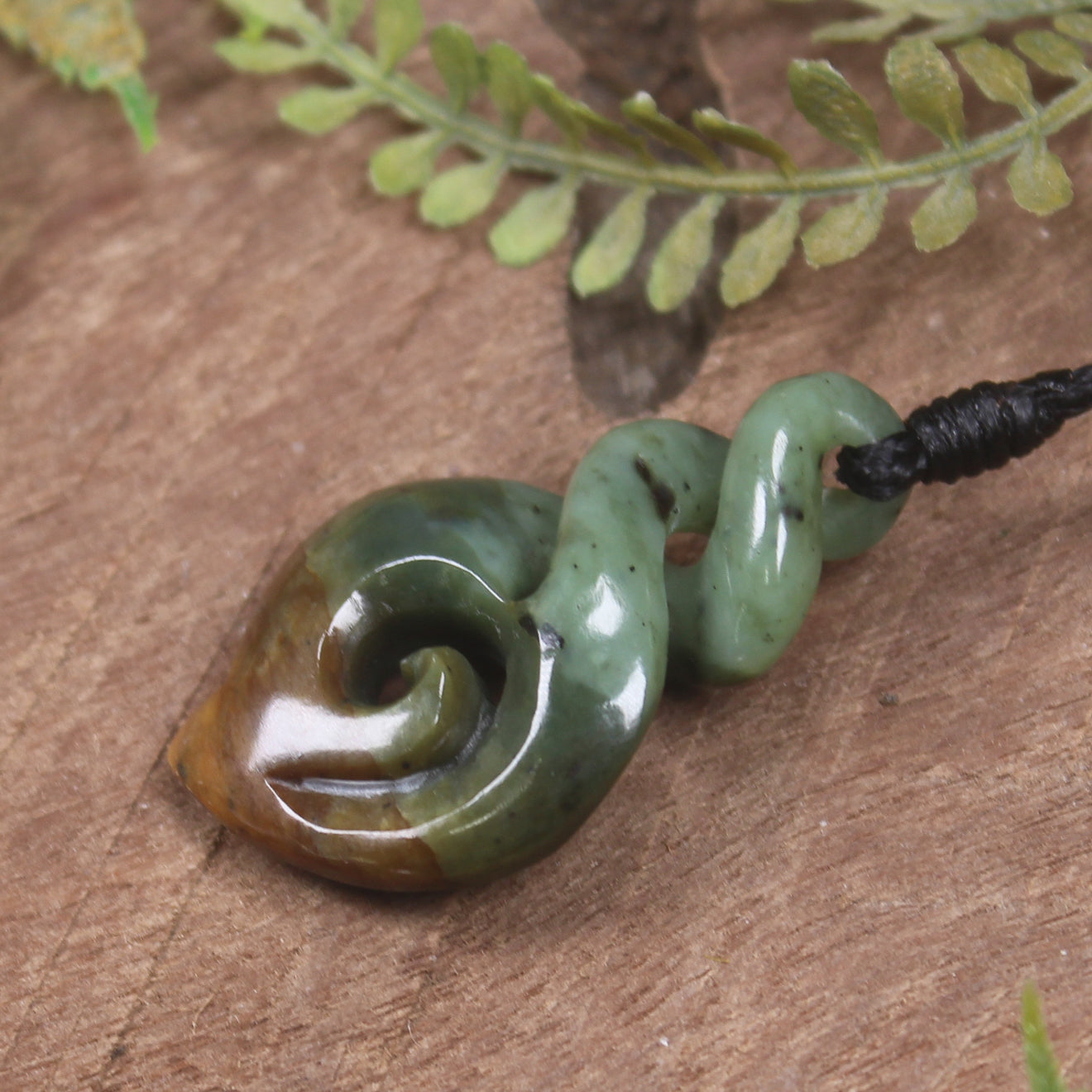 Twist or Pikorua carved from Flower Jade Pounamu - NZ Greenstone