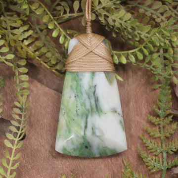 Diopside toki pendant
