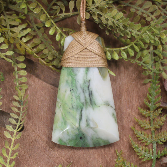Diopside toki pendant