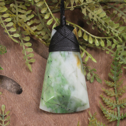 Diopside toki pendant