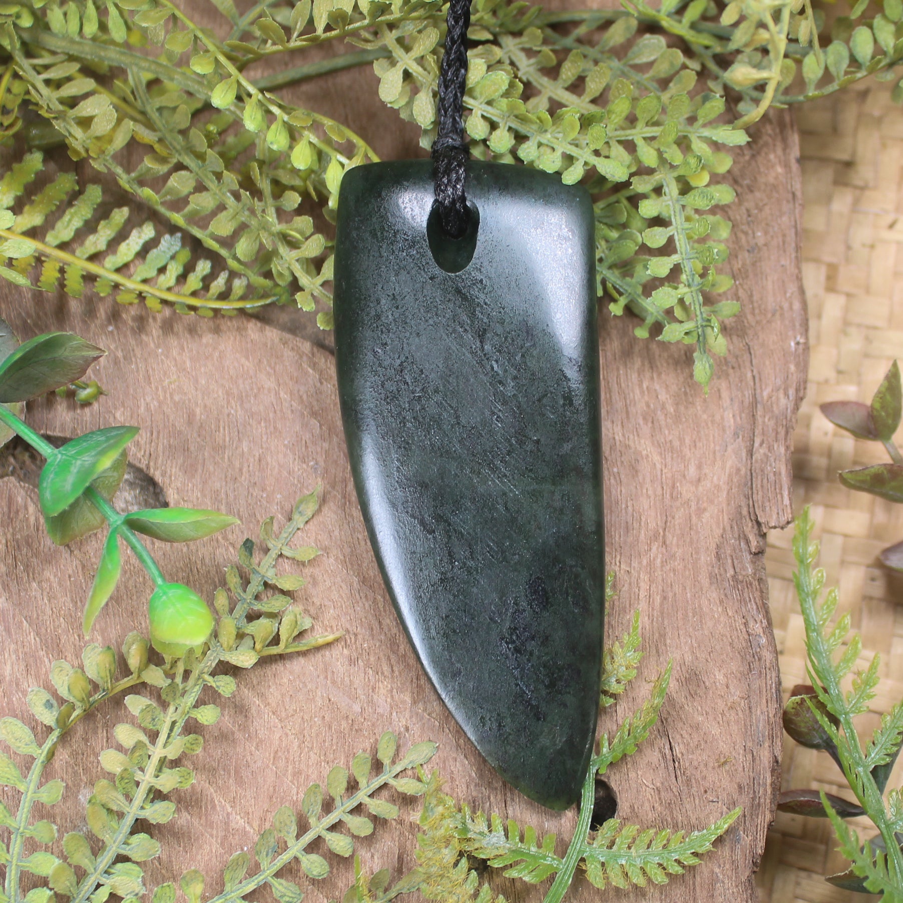 Rimu Pounamu Taniwha Tooth pendant - NZ Greenstone