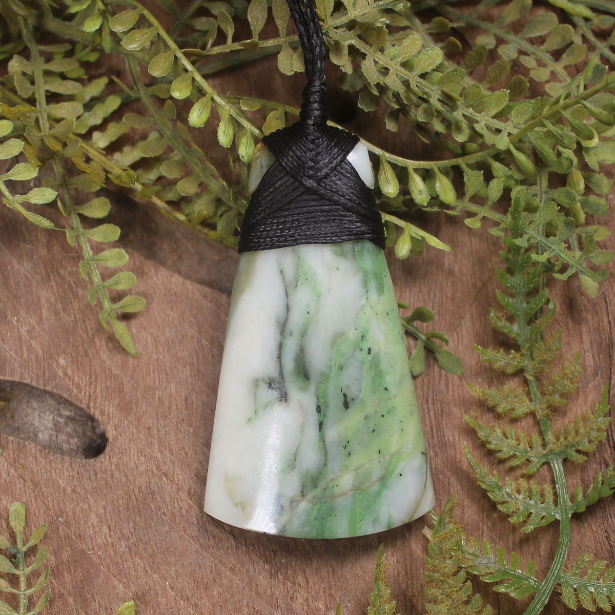 Diopside toki pendant