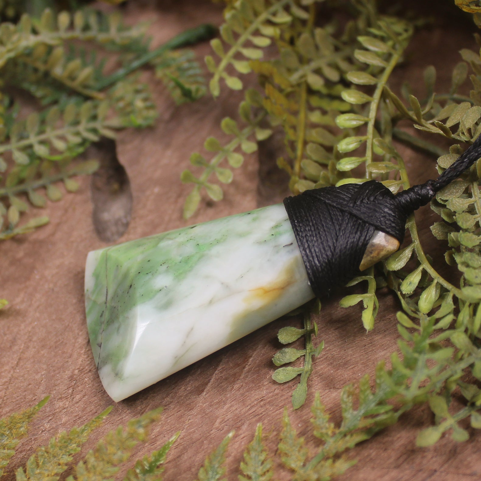 Diopside toki pendant