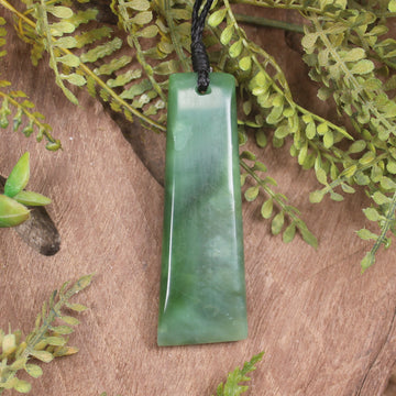 Hapopo Pounamu Toki - NZ Greenstone