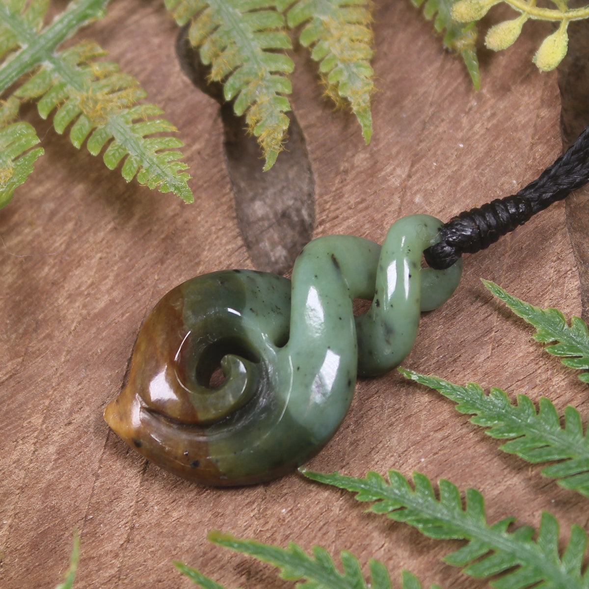 Twist or Pikorua carved from Flower Jade Pounamu - NZ Greenstone