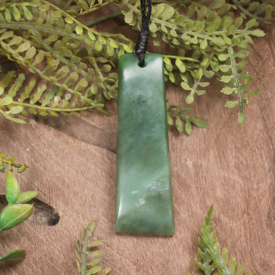 Hapopo Pounamu Toki - NZ Greenstone