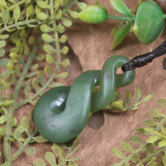 Twist or Pikorua carved from Hapopo Pounamu - NZ Greenstone