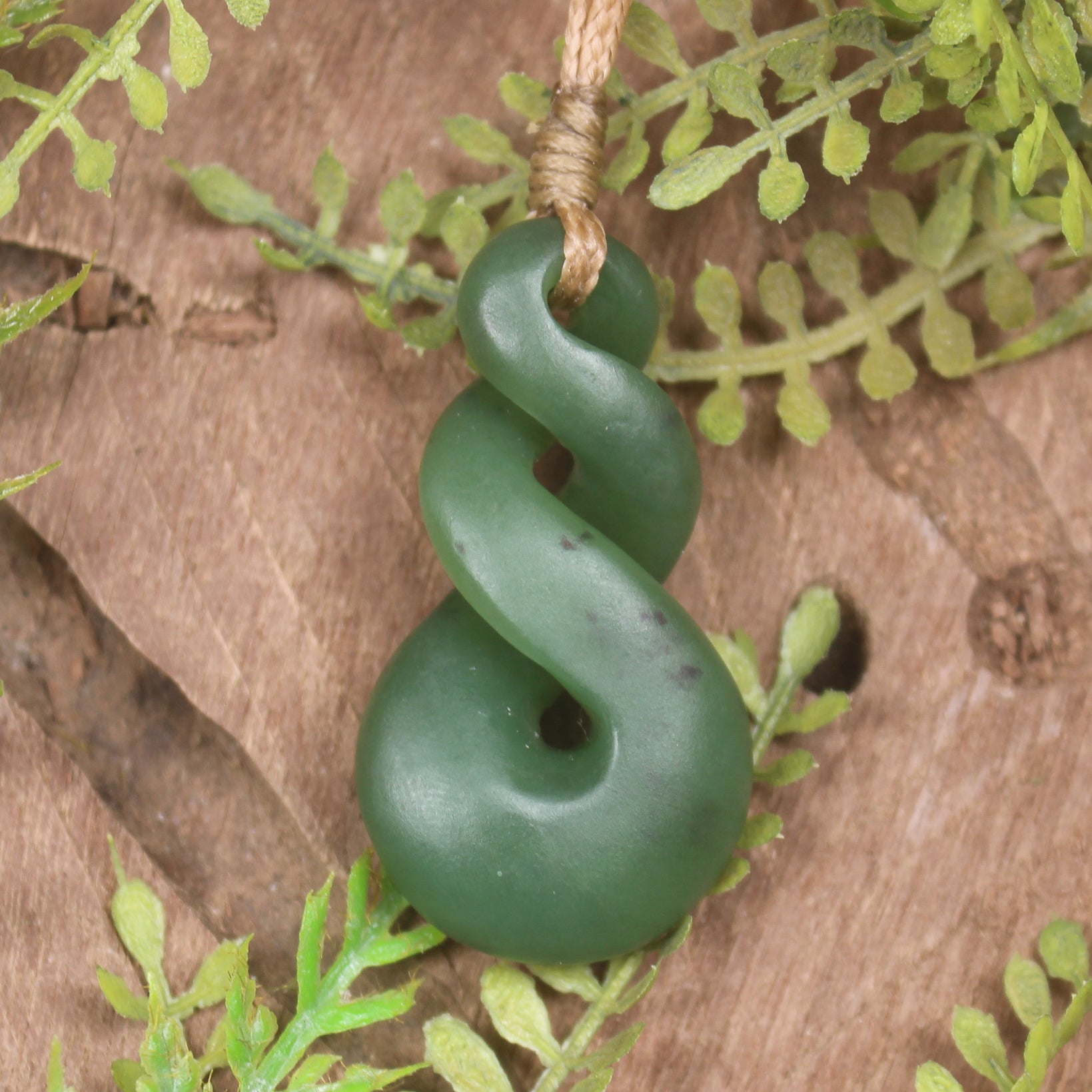 Twist or Pikorua carved from Hapopo Pounamu - NZ Greenstone
