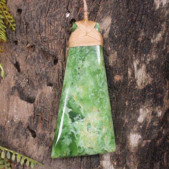Flower Jade Pounamu Toki Pendant - NZ Greenstone