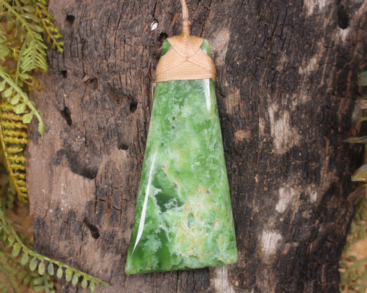 Flower Jade Pounamu Toki Pendant - NZ Greenstone