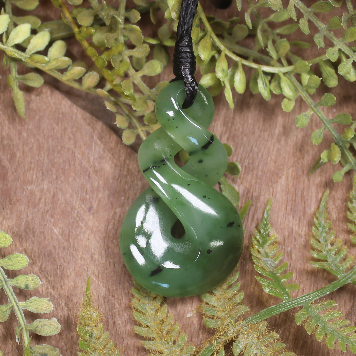 Twist or Pikorua carved from Hapopo Pounamu - NZ Greenstone